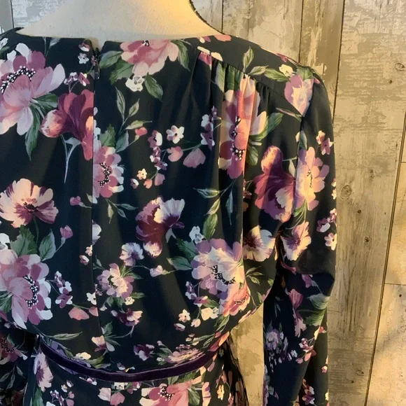 Gal Meets Glam Floral Long Sleeve Dress - Black and Pink. Size 6 - Picture 5 of 7